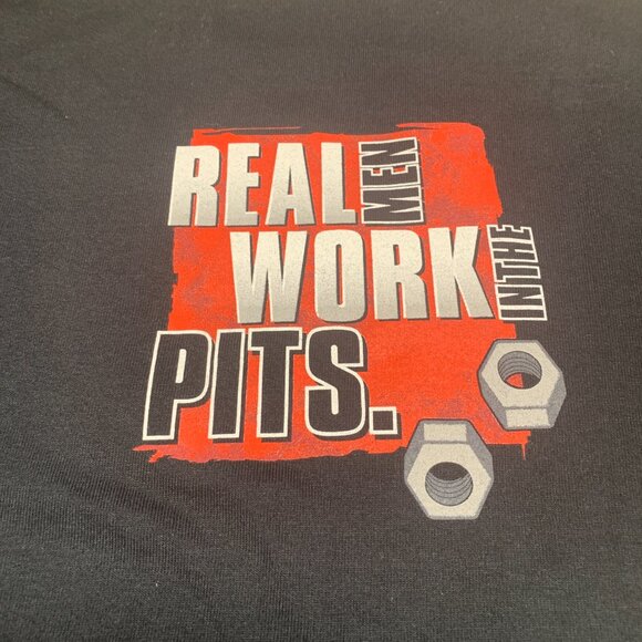 Real Men Work In The Pits T Shirt Medium - Picture 3 of 8